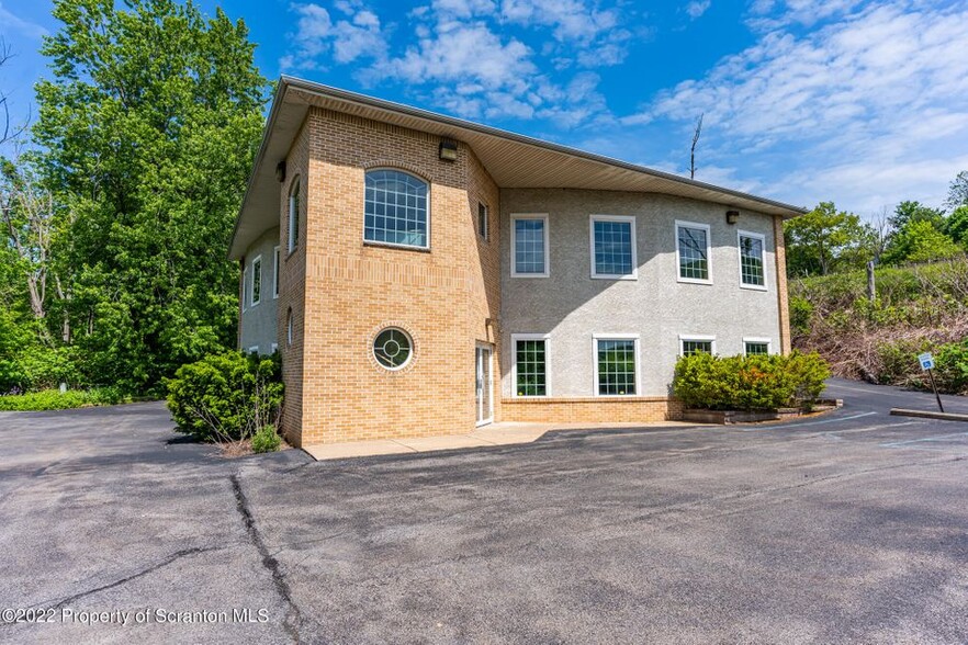 105 Layton Rd, Clarks Summit, PA for lease - Building Photo - Image 3 of 23