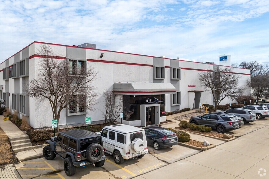 1811 W Fullerton Ave, Addison, IL for sale - Primary Photo - Image 1 of 1