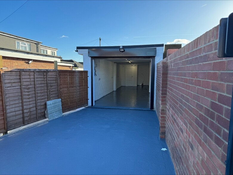 2 Heather Close, Romford for lease - Building Photo - Image 1 of 1