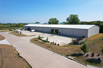 6717 NE 15th St, Des Moines, IA for lease Building Photo- Image 1 of 2