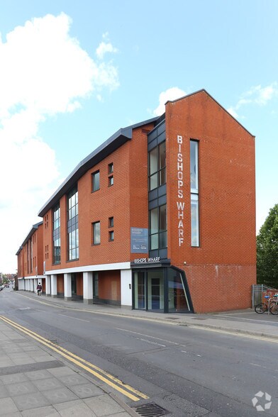 Walnut Tree Clos, Guildford for lease - Building Photo - Image 2 of 2