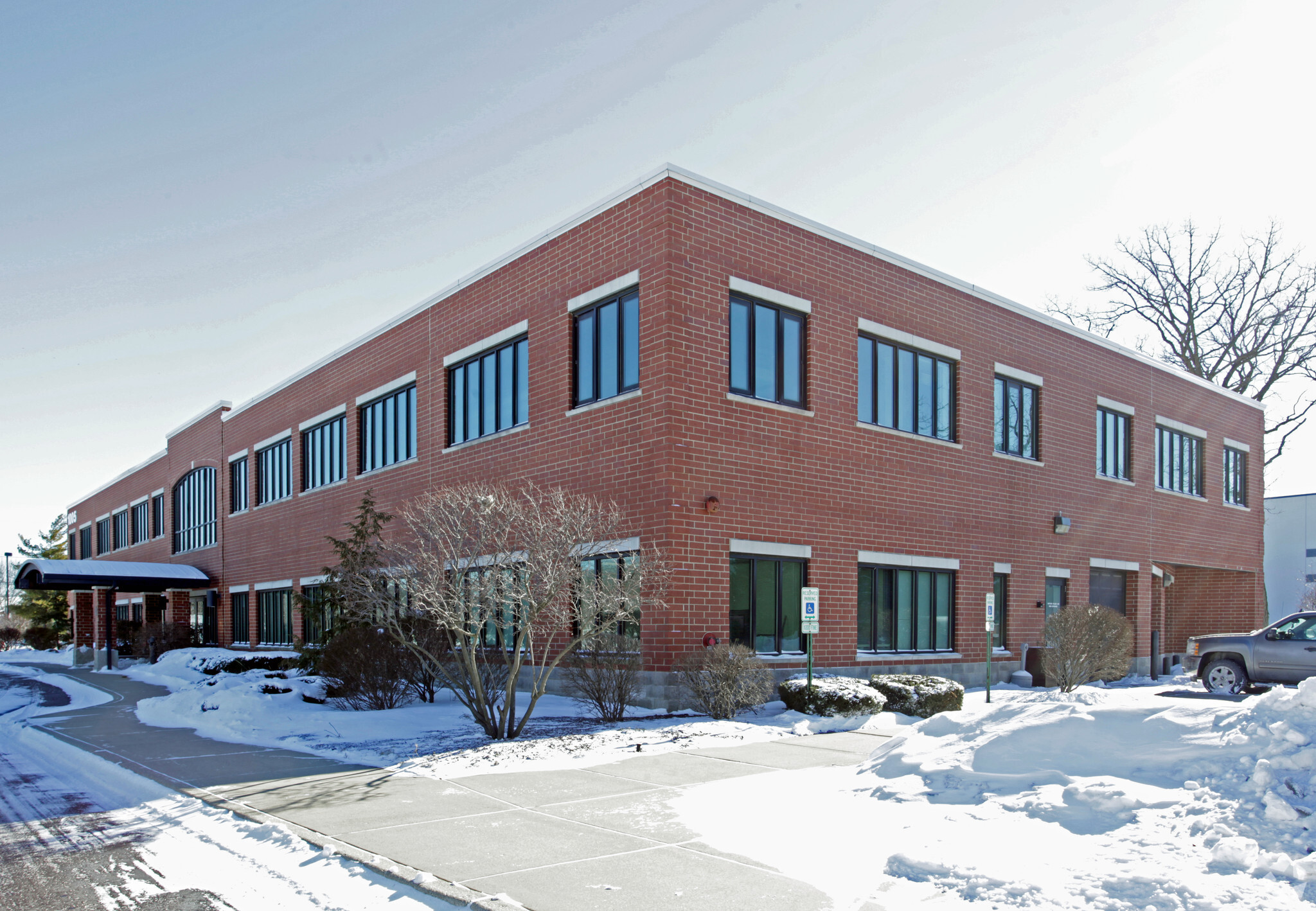 1005 Internationale Pky, Woodridge, IL for sale Building Photo- Image 1 of 1