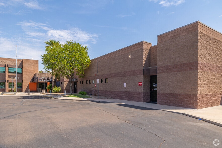 140 N Litchfield Rd, Goodyear, AZ for lease - Building Photo - Image 3 of 4