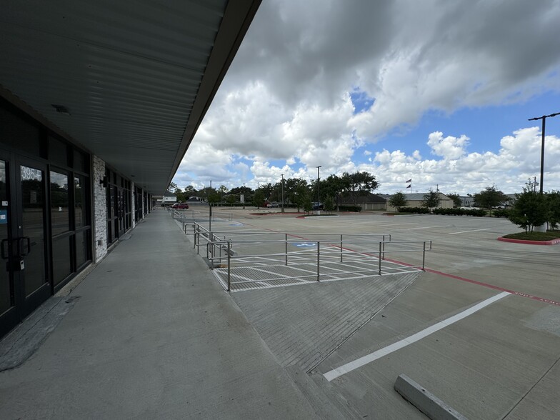 395 Columbia Memorial Parkway, Kemah, TX for lease - Building Photo - Image 3 of 8