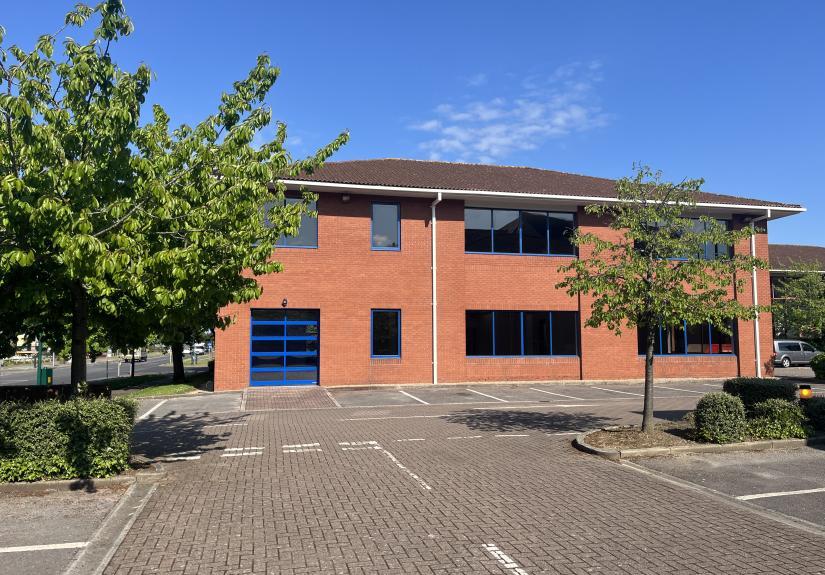1-2 Fleming Way, Crawley for lease - Building Photo - Image 2 of 3