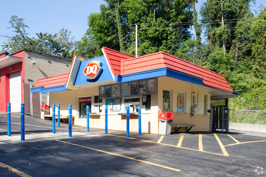 Dairy Queen Portfolio portfolio of 3 properties for sale on LoopNet.com - Primary Photo - Image 1 of 3