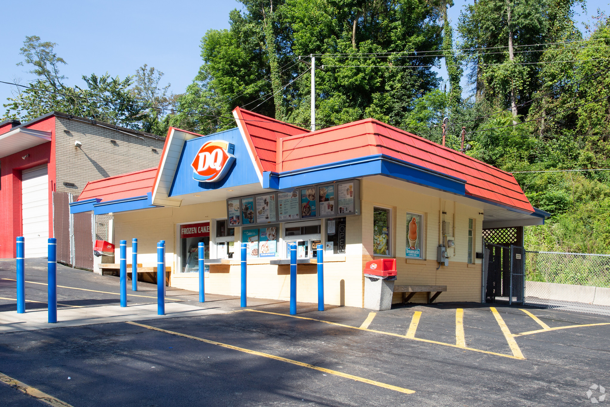 Dairy Queen Portfolio portfolio of 3 properties for sale on LoopNet.com Primary Photo- Image 1 of 4