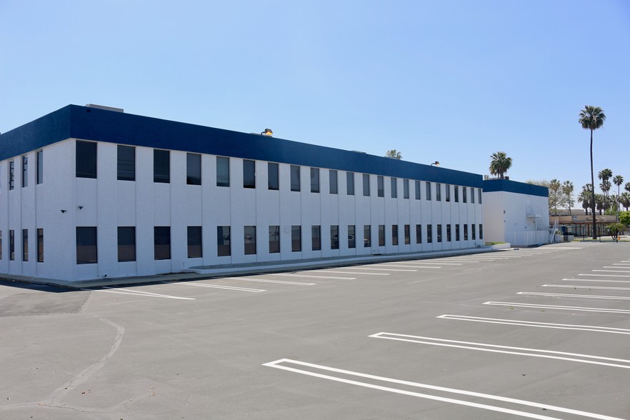 1360 S Anaheim Blvd, Anaheim, CA for lease - Building Photo - Image 3 of 4