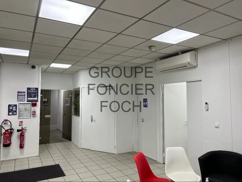 Rue Maryse Bastié, Bron for sale - Interior Photo - Image 3 of 5