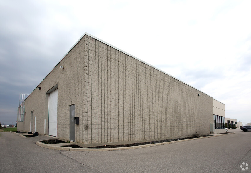 2660 Meadowvale Blvd, Mississauga, ON for sale - Building Photo - Image 2 of 9