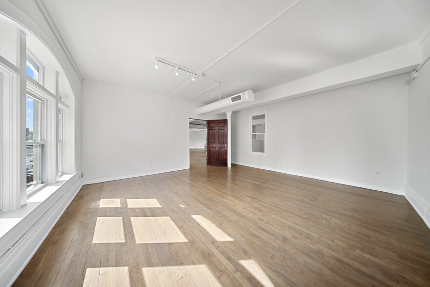 2055 Gratiot Ave, Detroit, MI for lease - Interior Photo - Image 3 of 16