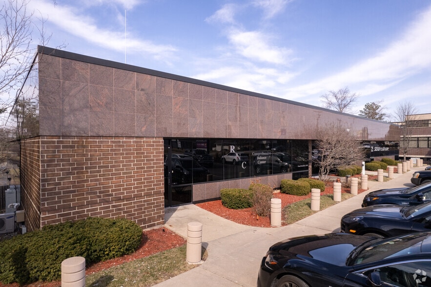 4920 E State St, Rockford, IL for lease - Primary Photo - Image 1 of 5