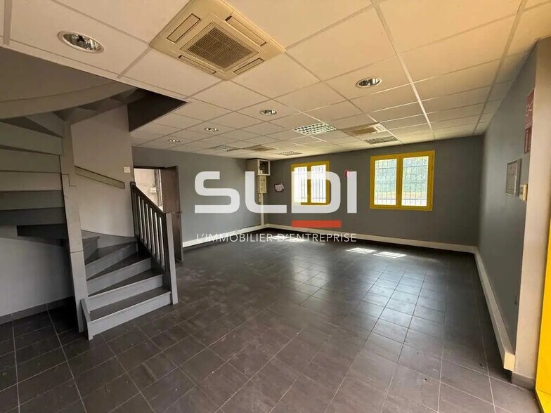 Office in La Verpillière for lease - Building Photo - Image 1 of 11