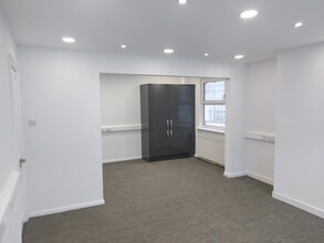 18 Upper Grosvenor Rd, Tunbridge Wells for lease Interior Photo- Image 2 of 3