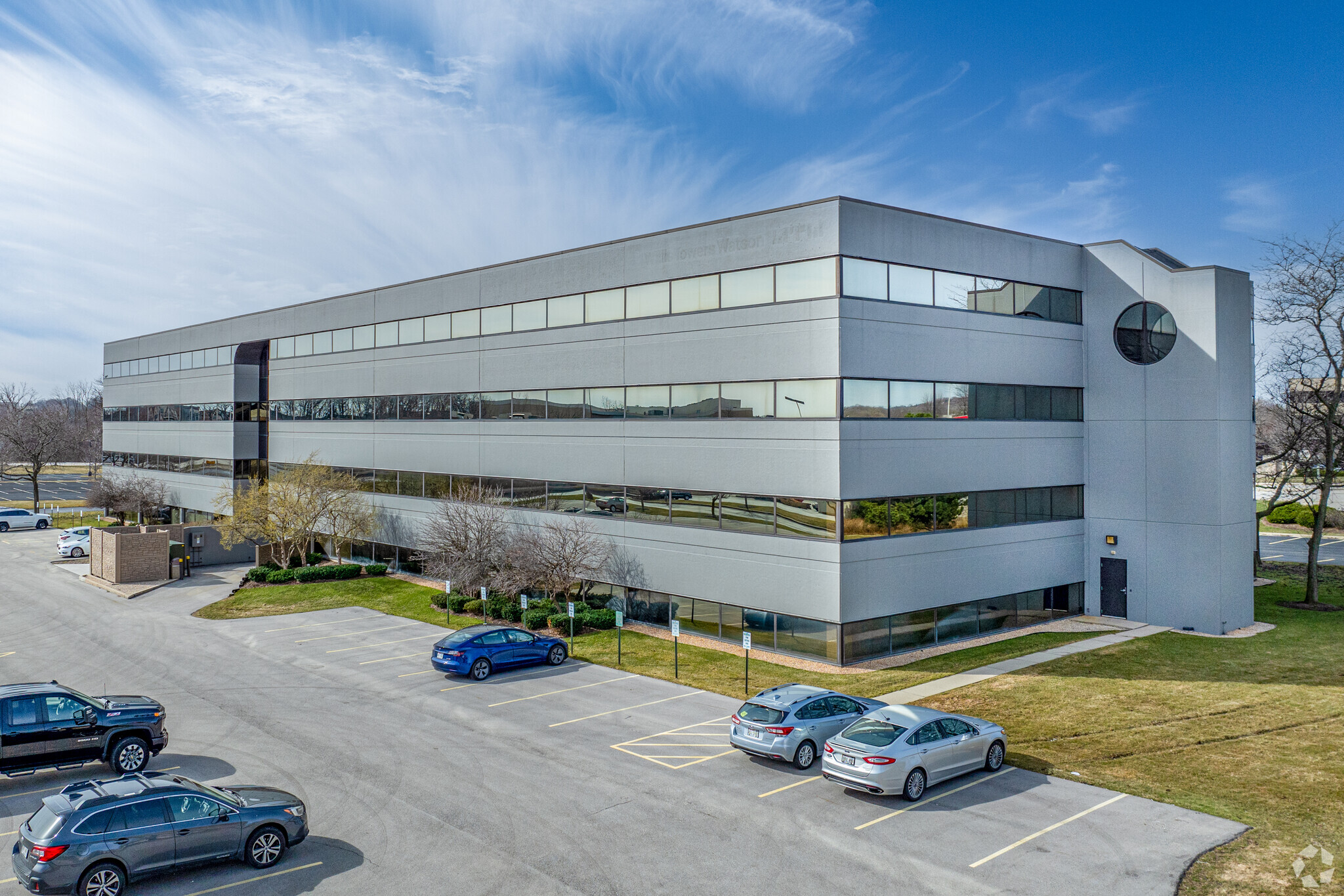 400 N Executive Dr, Brookfield, WI for lease Building Photo- Image 1 of 6