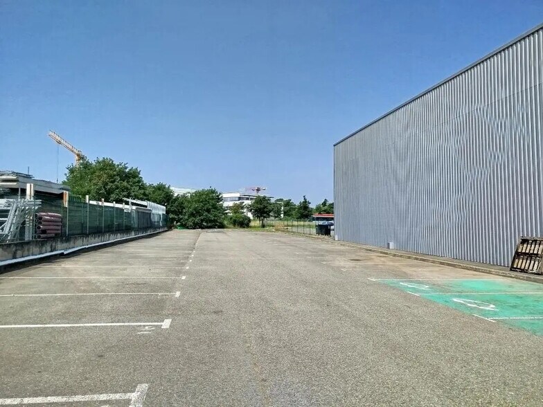 Flex in Toulouse for lease - Building Photo - Image 2 of 16