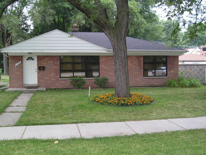 25525 Coolidge Hwy, Oak Park, MI for lease - Building Photo - Image 1 of 5