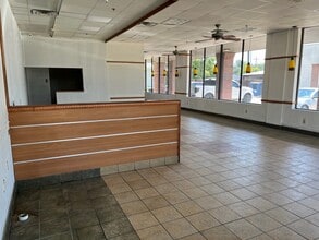 9828 Bluebonnet Blvd, Baton Rouge, LA for lease Interior Photo- Image 2 of 8