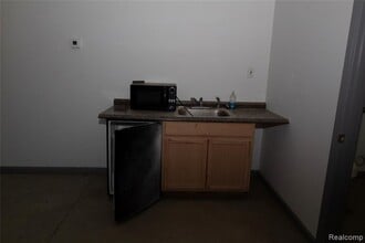 1697 N Saginaw St, Lapeer, MI for lease Building Photo- Image 1 of 4