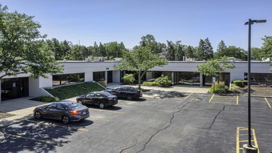 901-939 Parkview Blvd, Lombard, IL for lease Building Photo- Image 2 of 5