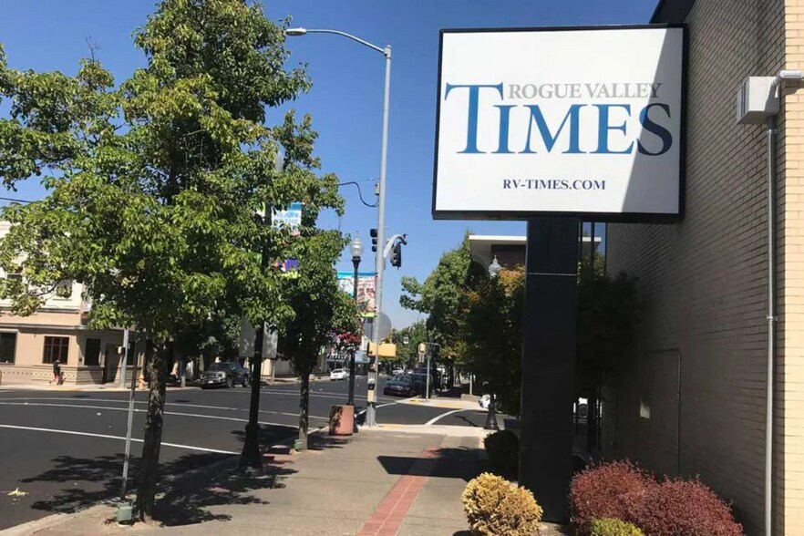 2 E Main St, Medford, OR for lease - Building Photo - Image 2 of 2