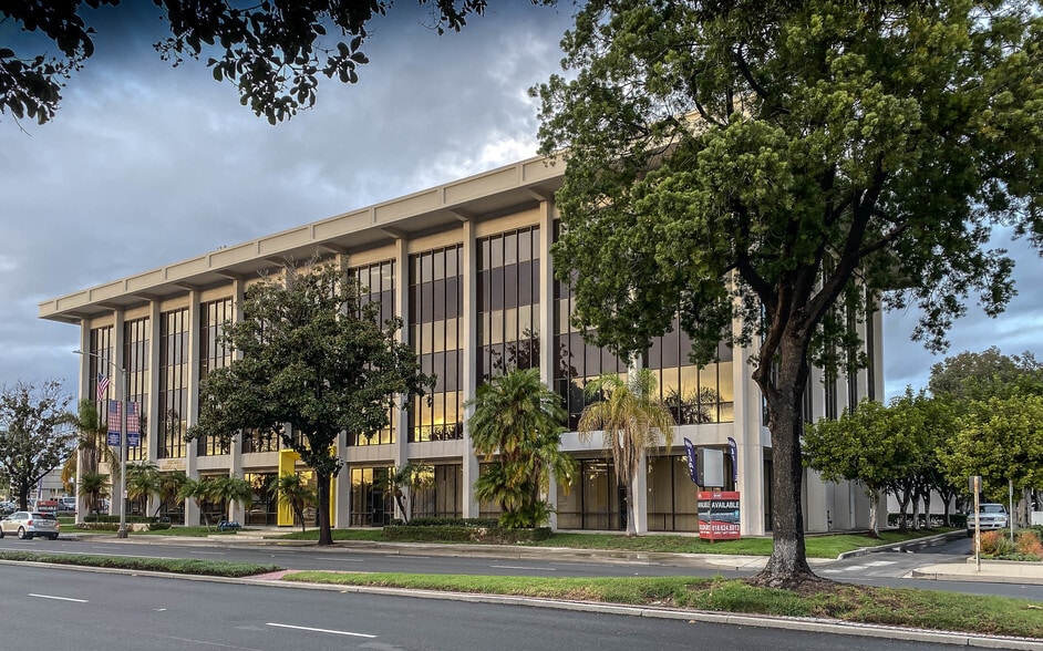 15111 Whittier Blvd, Whittier, CA for lease - Building Photo - Image 1 of 24