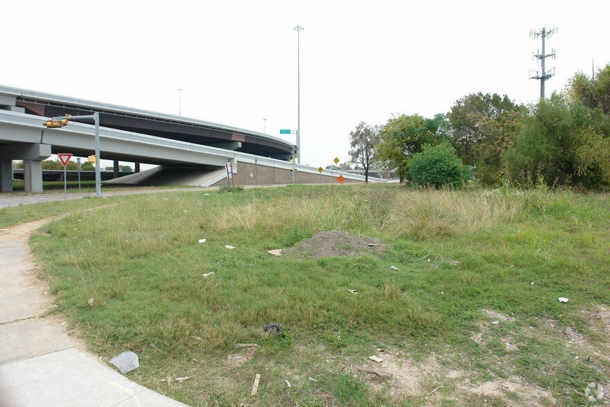 2705 Baer St, Houston, TX for sale - Building Photo - Image 2 of 7