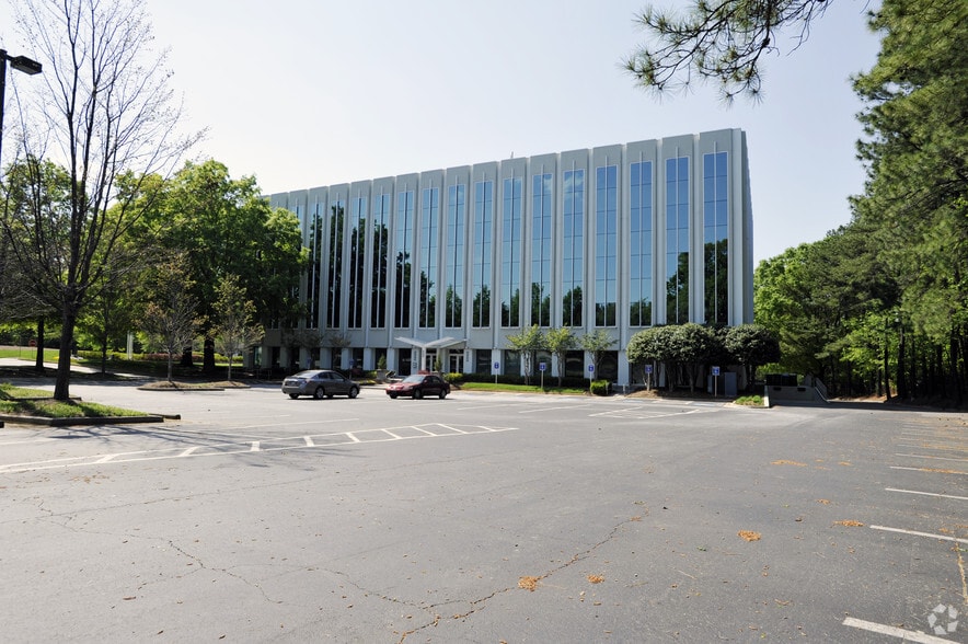 200 Glenridge Point Pky, Atlanta, GA for lease - Primary Photo - Image 1 of 6