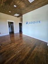 2961 N Point Cir, Fayetteville, AR for lease Interior Photo- Image 1 of 7