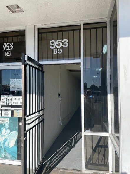 953 E Sahara Ave, Las Vegas, NV for lease - Building Photo - Image 2 of 14