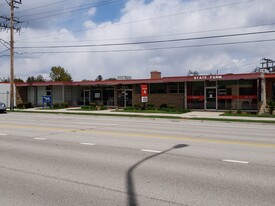 570 E Northwest Hwy, Des Plaines IL - Parking Garage