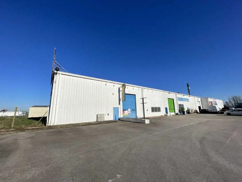 Office in Barentin for lease - Building Photo - Image 1 of 6