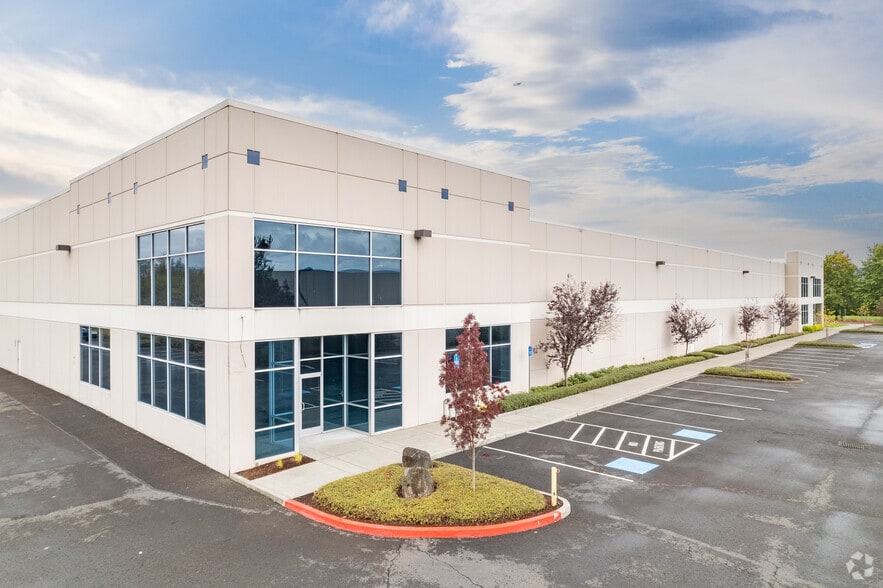 19018 NE Portal Way, Portland, OR for lease - Building Photo - Image 2 of 5