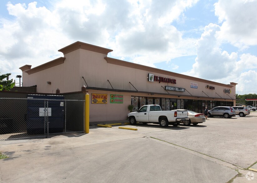 1712 N Velasco St, Angleton, TX for lease - Building Photo - Image 2 of 4