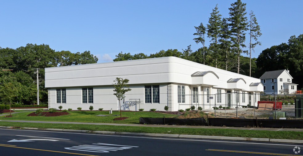 450 Old Country Rd, Riverhead, NY for lease - Building Photo - Image 2 of 8