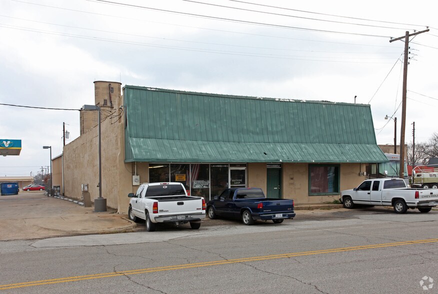 104-106 SE Main St, Ennis, TX for sale - Primary Photo - Image 1 of 1
