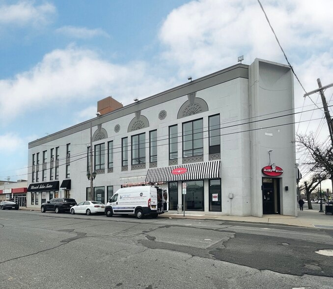 15 Merrick Ave, Merrick, NY 11566