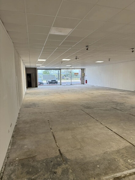 326 Avenue Du Médoc, Eysines for lease - Interior Photo - Image 2 of 3