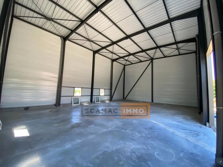 Industrial in Brignoles for lease - Interior Photo - Image 1 of 4