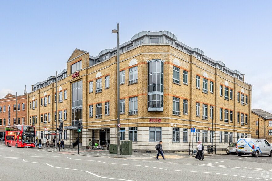 3 Tramway Ave, London for lease - Building Photo - Image 2 of 3