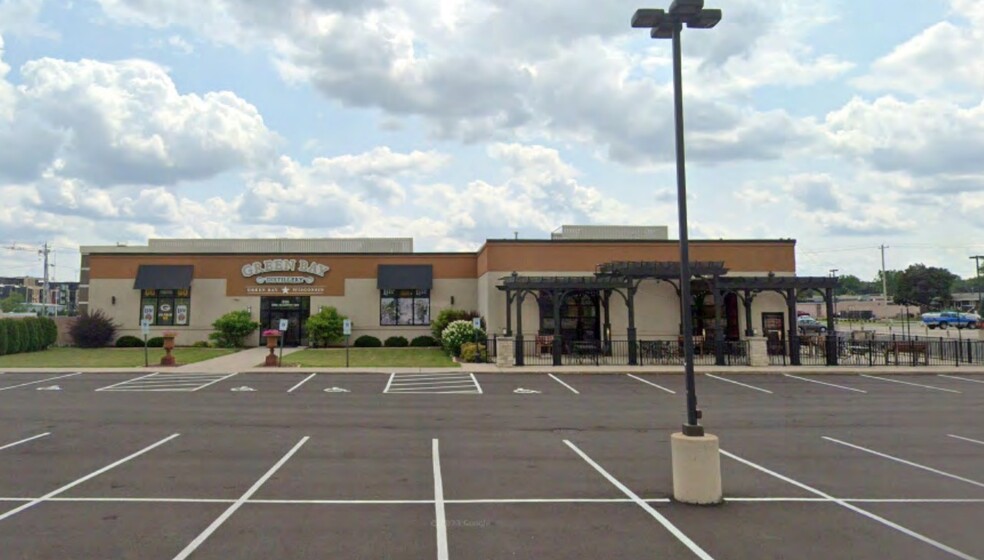 835 Mike McCarthy Way, Green Bay, WI for sale - Building Photo - Image 1 of 1
