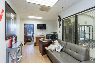 804 Omni Blvd, Newport News, VA for lease Interior Photo- Image 2 of 4