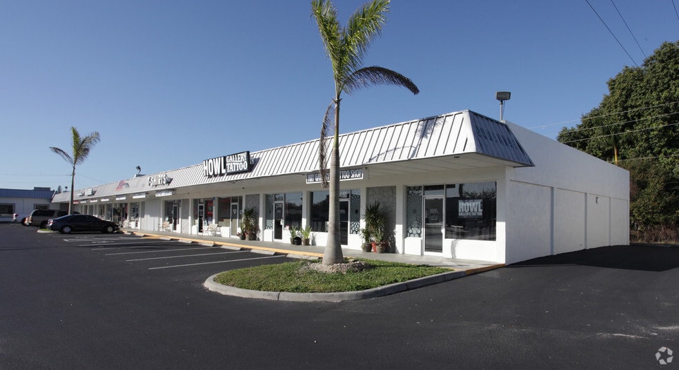 4224 S Cleveland Ave, Fort Myers, FL for lease - Primary Photo - Image 3 of 4