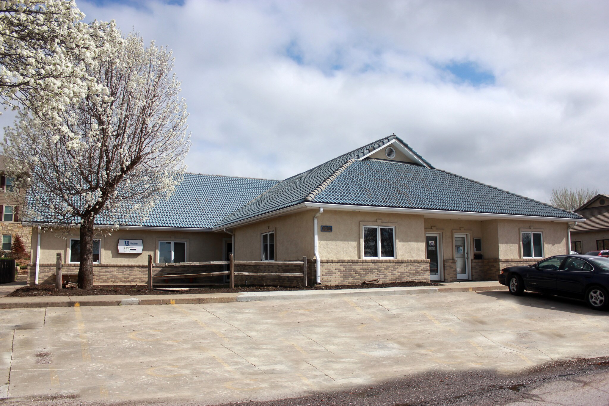 3320 Mesa Way, Lawrence, KS for sale Primary Photo- Image 1 of 1