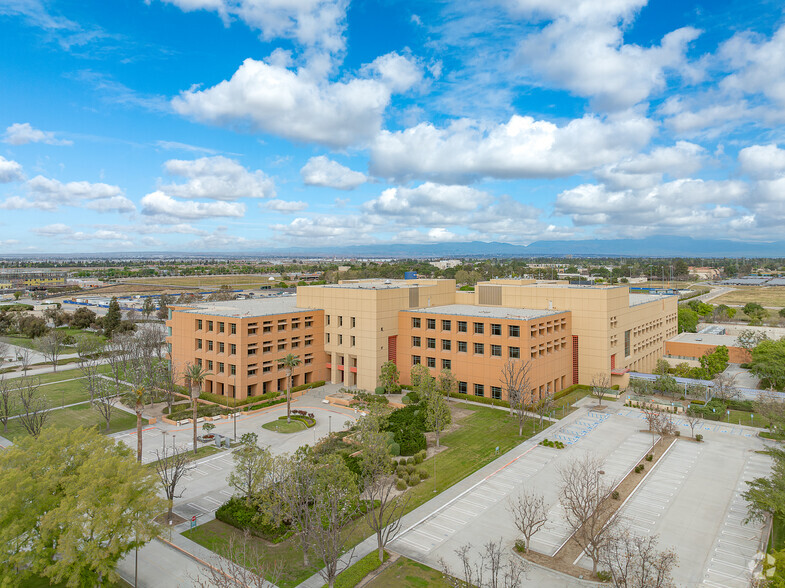 900 Old River Rd, Bakersfield, CA for lease - Building Photo - Image 3 of 8