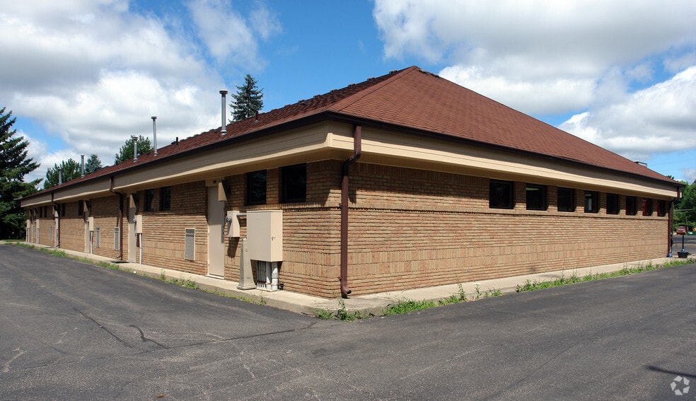 7805 Cooley Lake Rd, West Bloomfield, MI for lease - Building Photo - Image 2 of 7