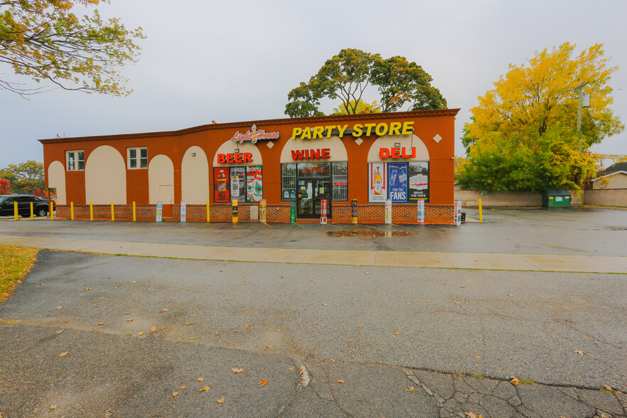 2740 Gratiot Ave, Port Huron, MI for sale - Primary Photo - Image 1 of 1