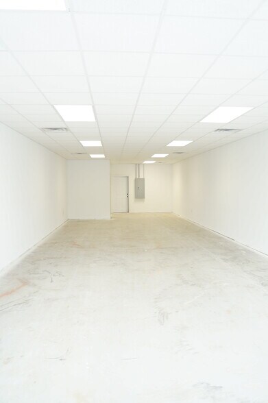 1202 W Maumee St, Angola, IN for lease - Interior Photo - Image 2 of 6