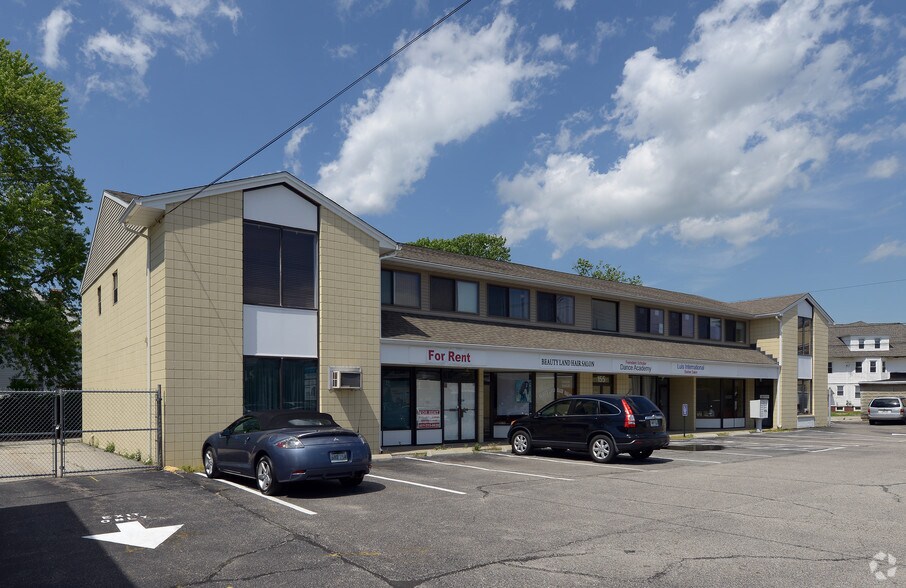 155 Park Ave, Cranston, RI 02905