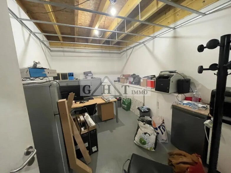 Industrial in Corbeil-Essonnes for sale - Interior Photo - Image 2 of 8